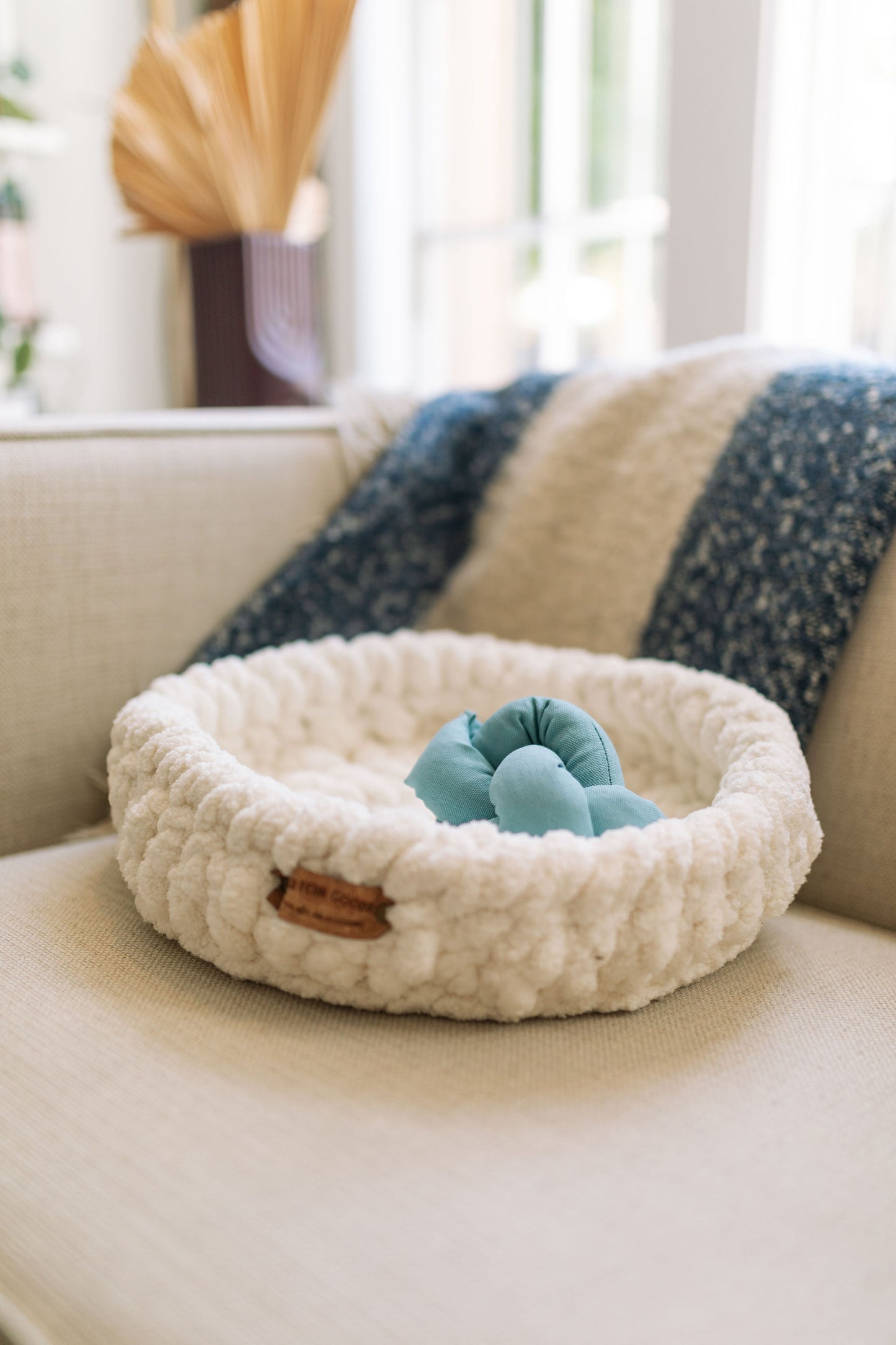 Natural white pet bed