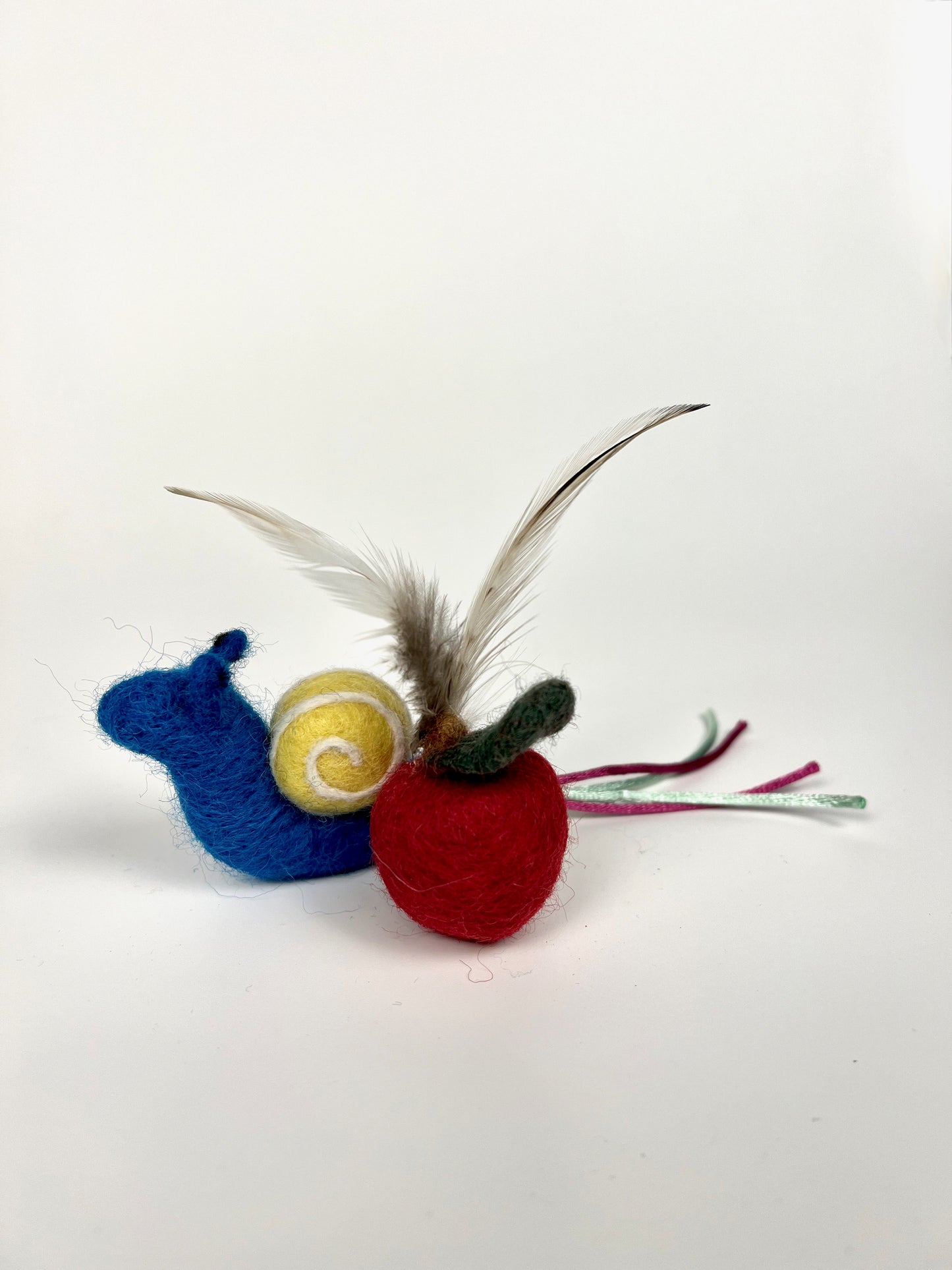 Apple and snail wool catnip toy