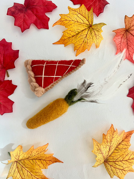 Pie and carrot - set of 2 wool catnip toys