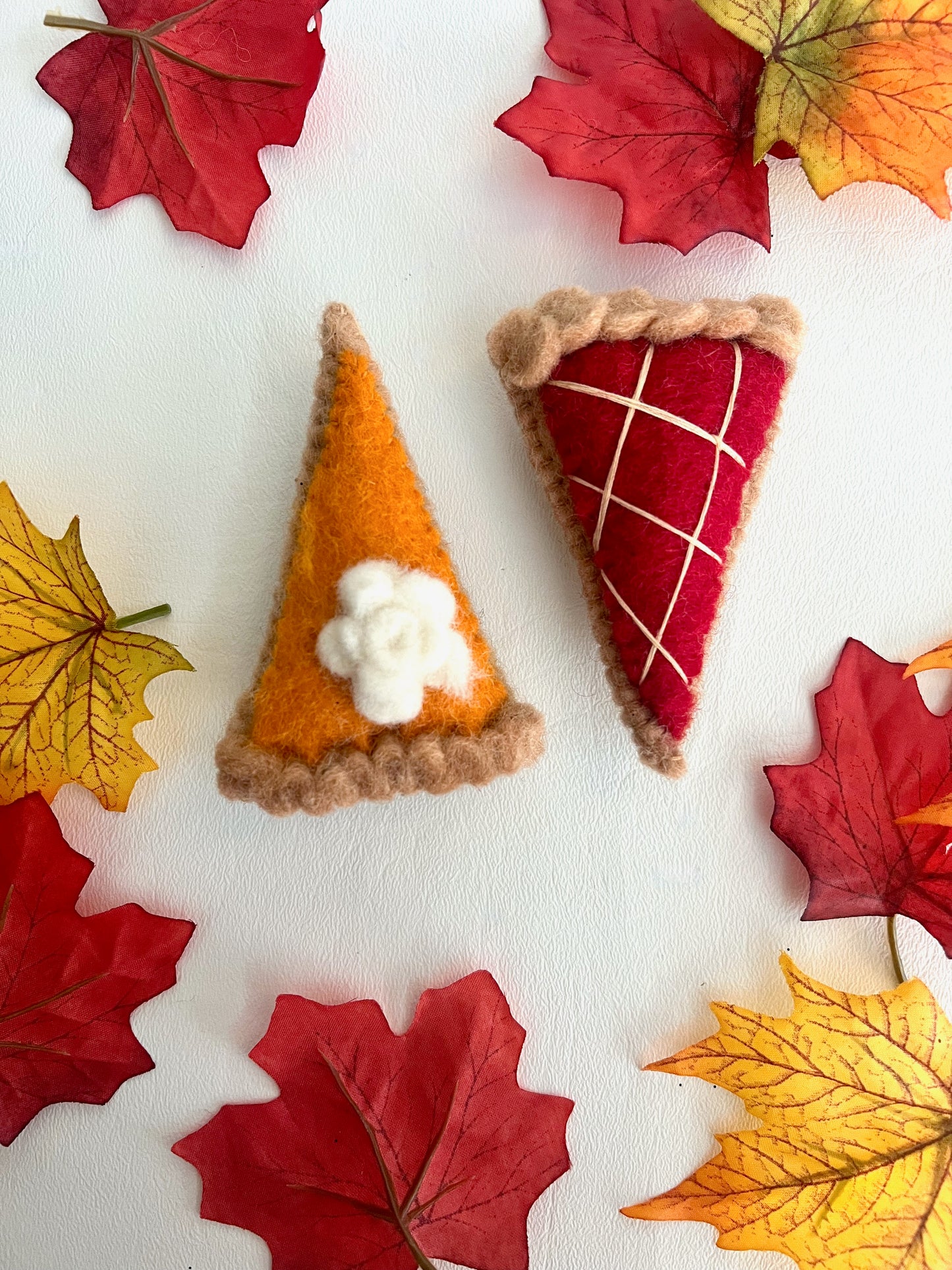 Pie and carrot - set of 2 wool catnip toys